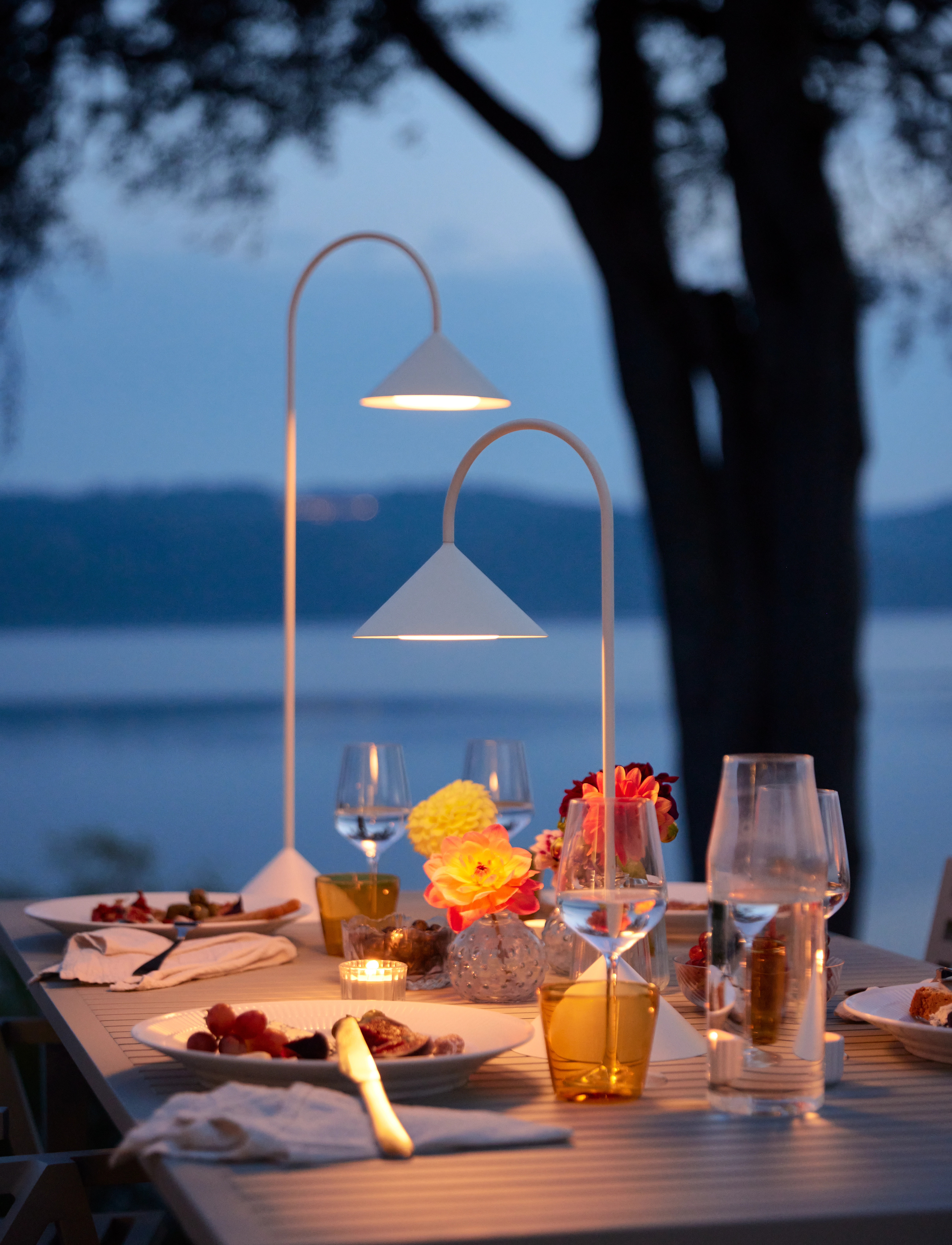 Frandsen Lighting Grasp Portable, H72 cm, Lamps, Weiß - Table Homeware