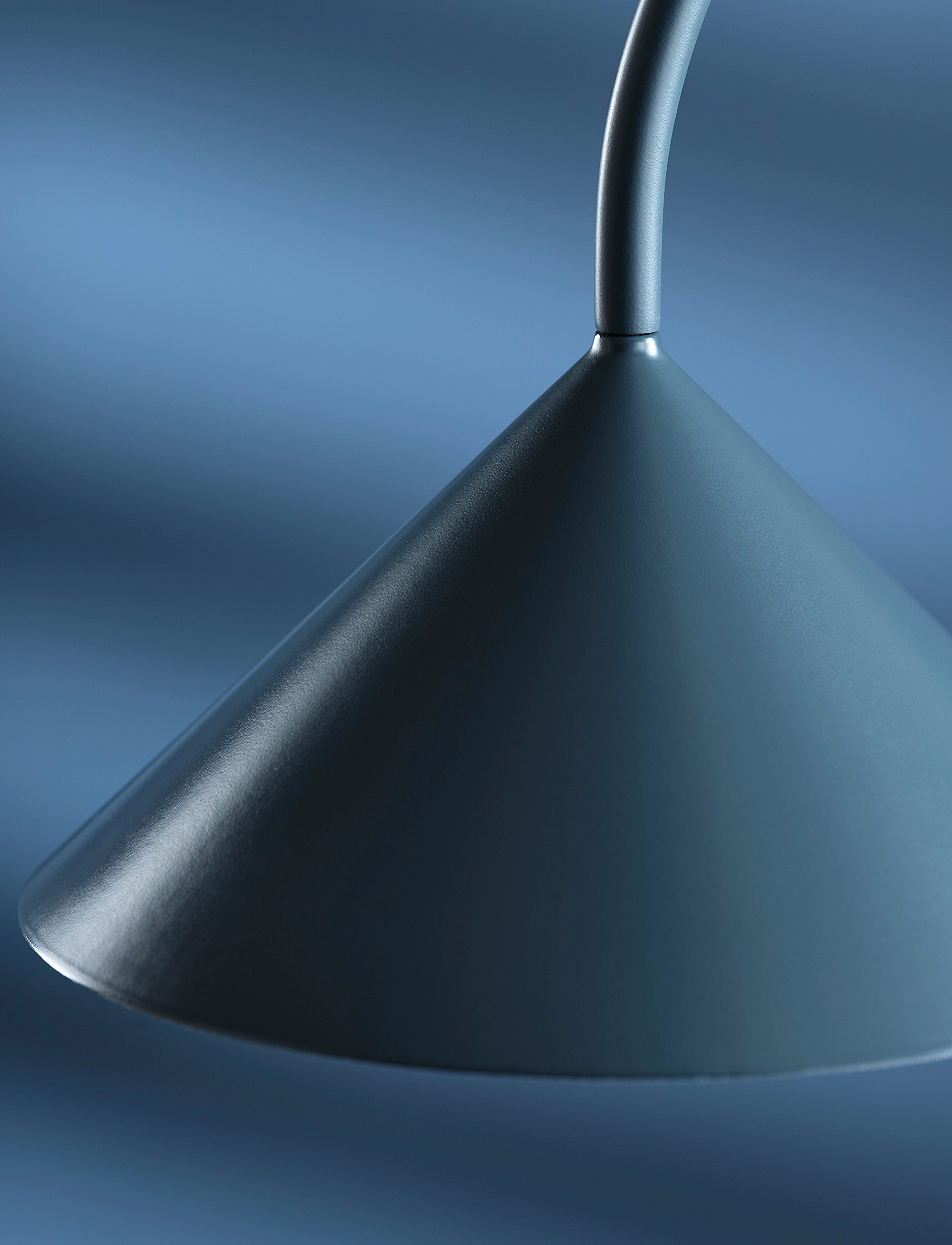 Frandsen Lighting Grasp Portable, H72 cm, Lamps, Blau - Table Homeware