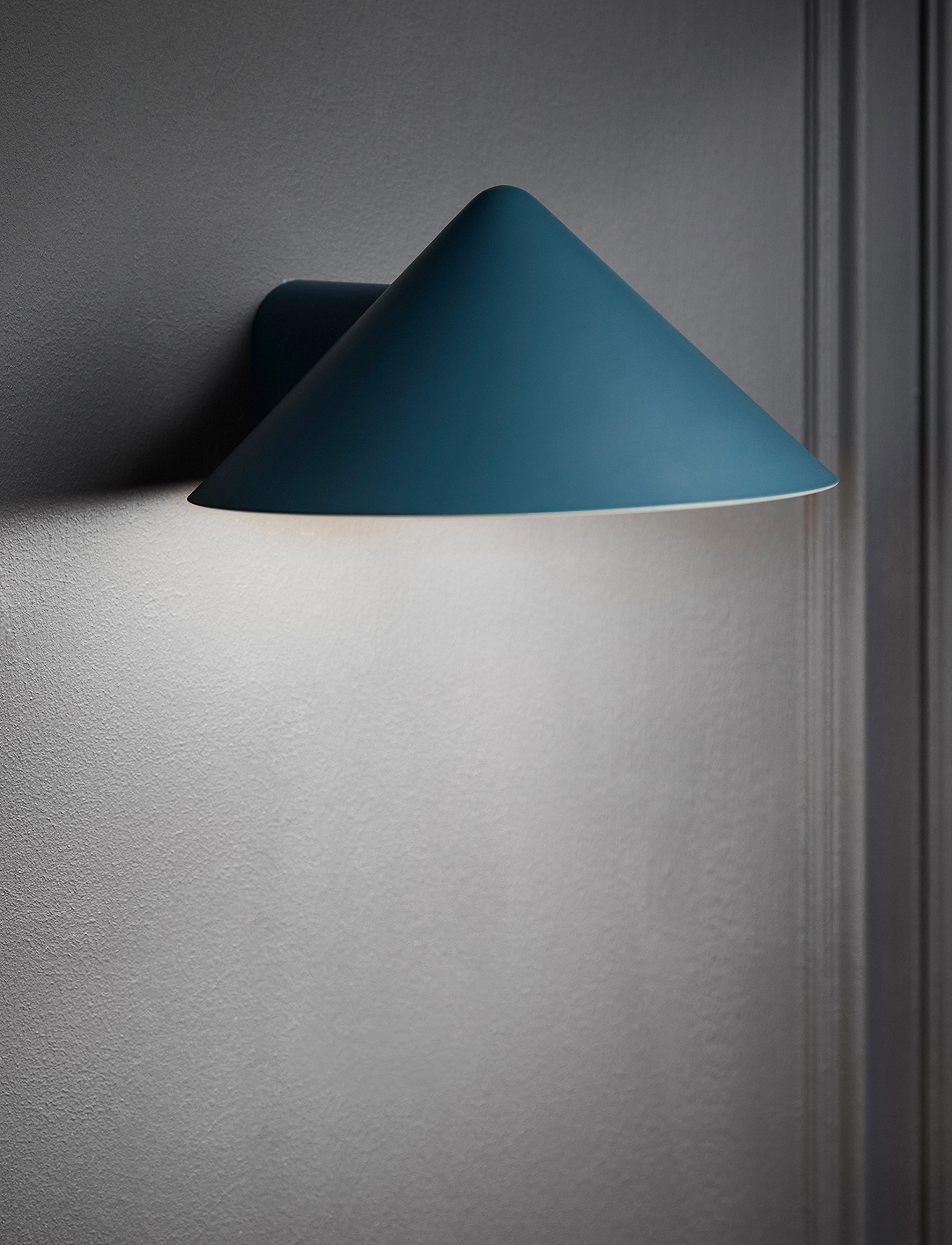 Frandsen Lighting Grasp Wall, H7 cm, Lamps, Blau - Wall Homeware
