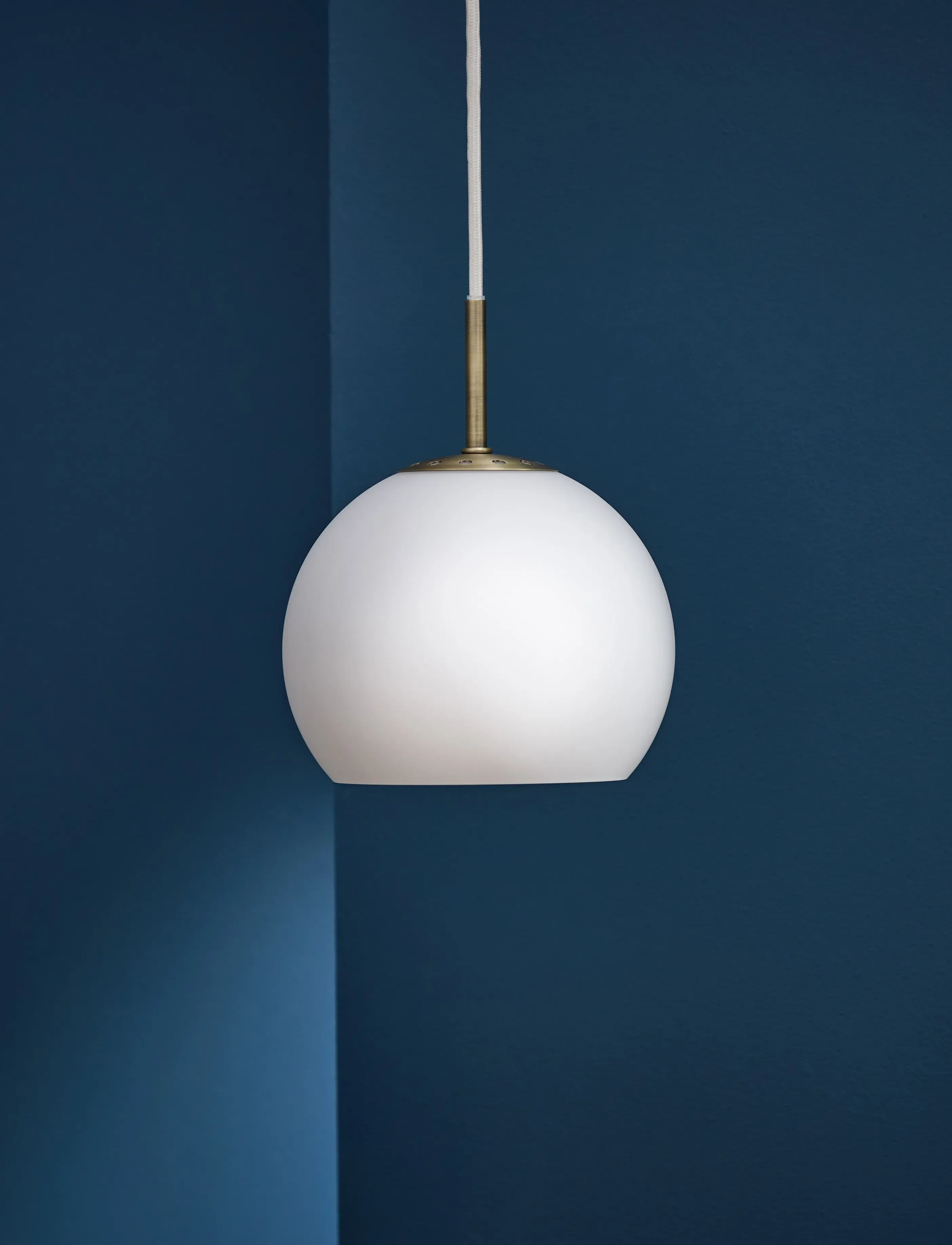 Frandsen Lighting Ball Glass Pendant Ø18 Eu, Ø 18 cm, Ceiling Lamps, Weiß - Homeware