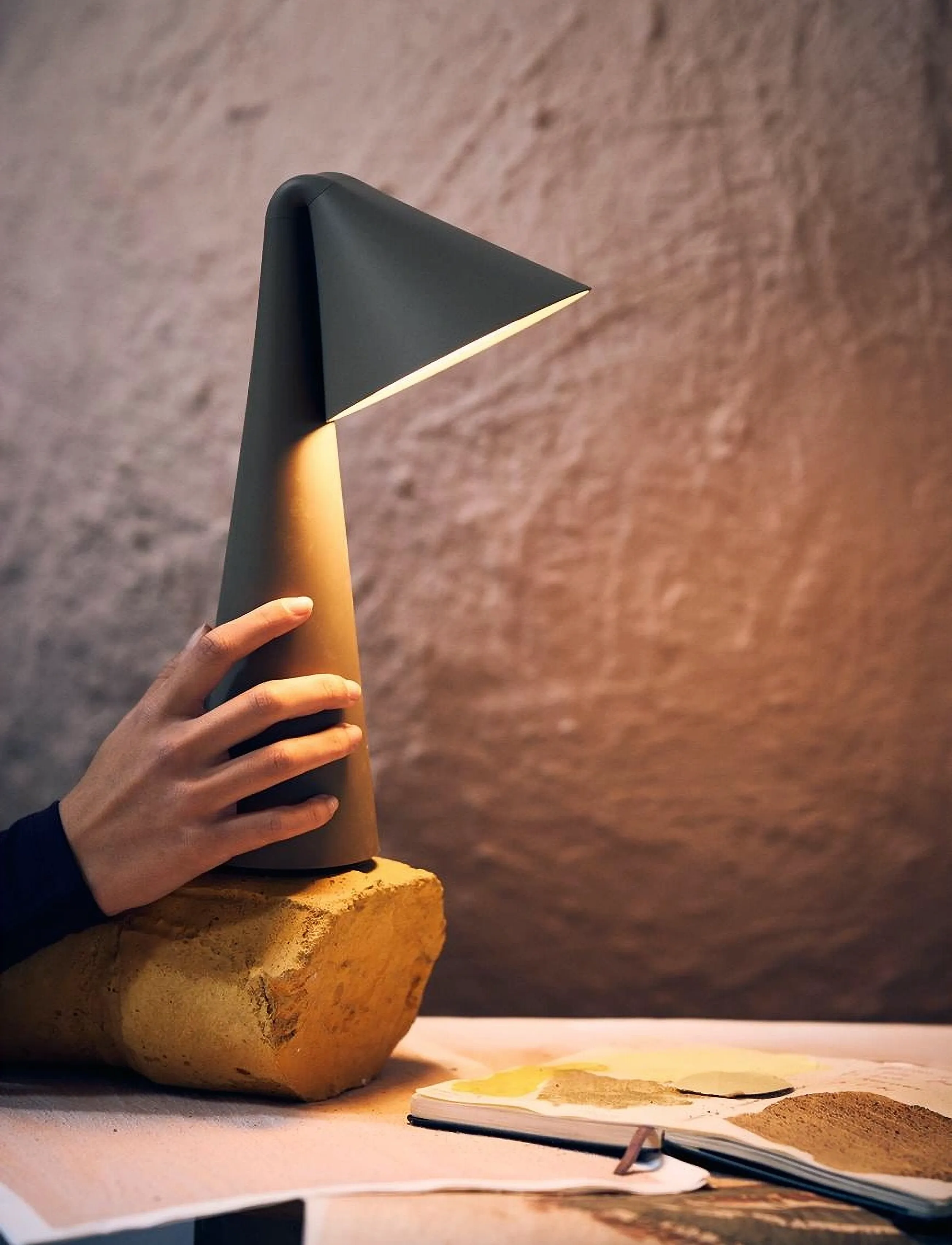 Frandsen Lighting - Ami Portable - draagbare lampen - olive stone - 2