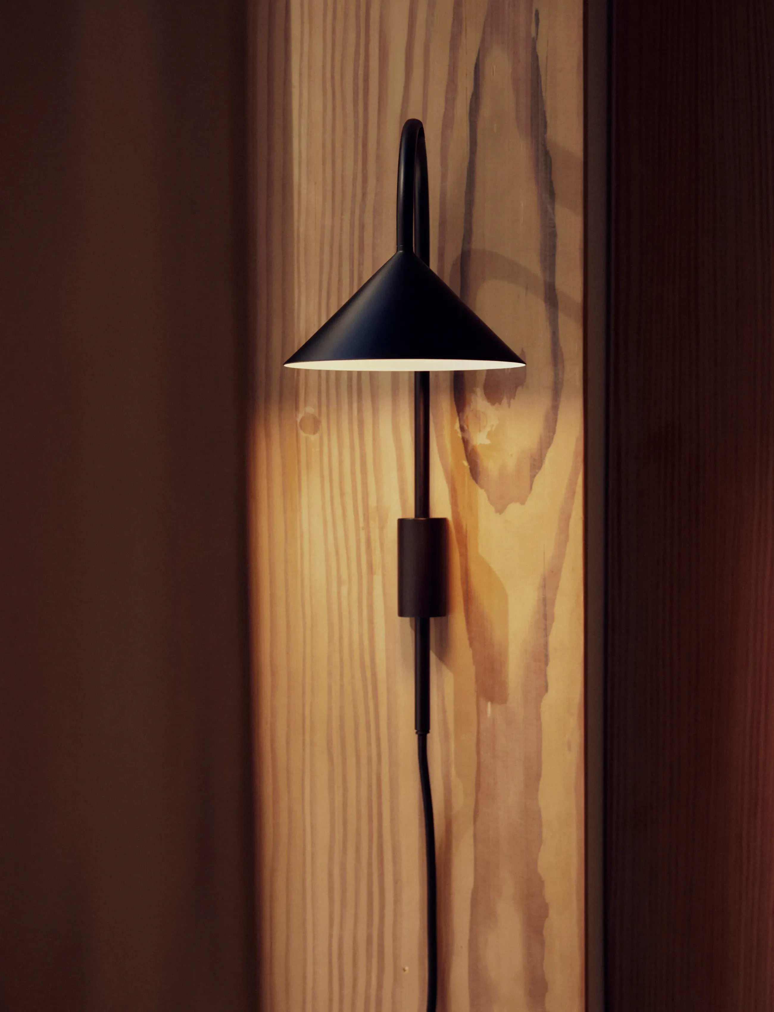 Frandsen Lighting - Grasp Wall Wired - black - 2