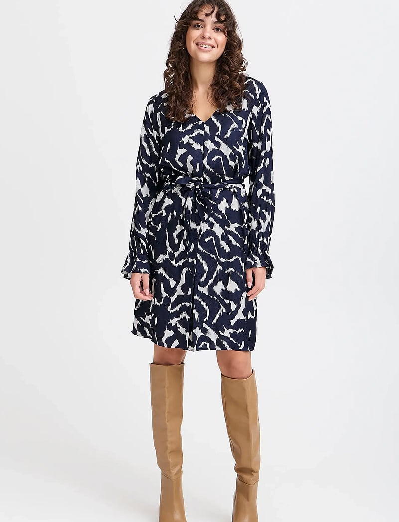 Fransa - FRDOTTE DR 1 - kurze kleider - navy blazer aop so25 01g - 0