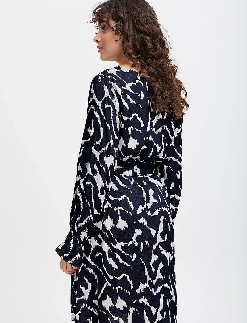 Fransa - FRDOTTE DR 1 - kurze kleider - navy blazer aop so25 01g - 5