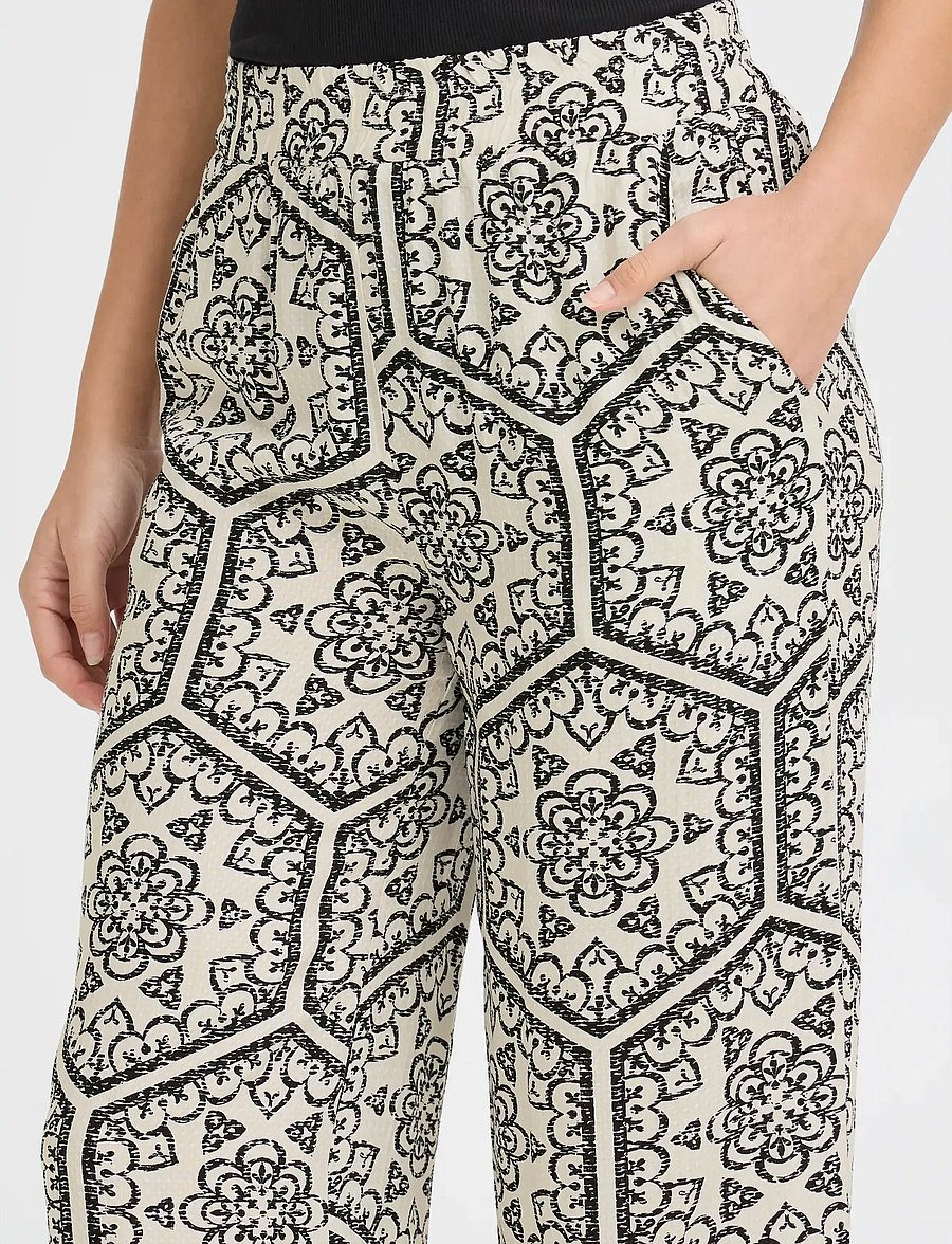 Fransa - FROLINE PA 1 - raka byxor - black boho art - 5