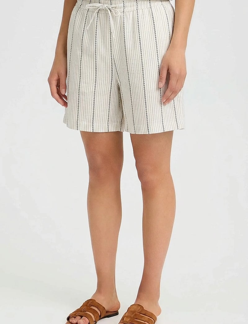 Fransa - FRBONNIE SHO 1 - casual shorts - white art - 3