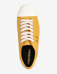 Fred Perry - HUGHES LOW TEXTURED SUEDE - låga sneakers - golden hour - 3