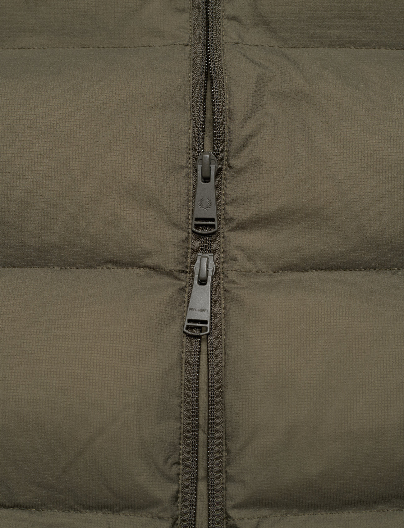 オープニングセール】 Fred Perry Insulated Gilet (Ecru) ダウン