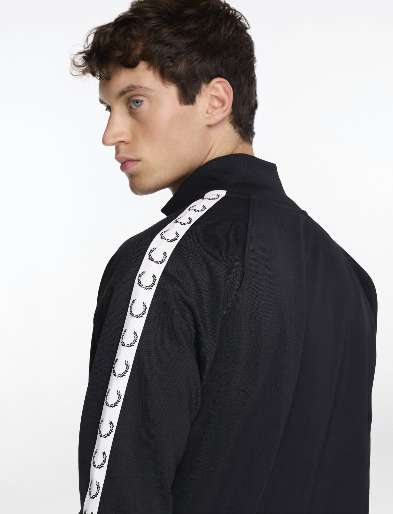 Fred Perry Taped Track Jacket (FPYJ4620) - Sweatshirts - Boozt.com