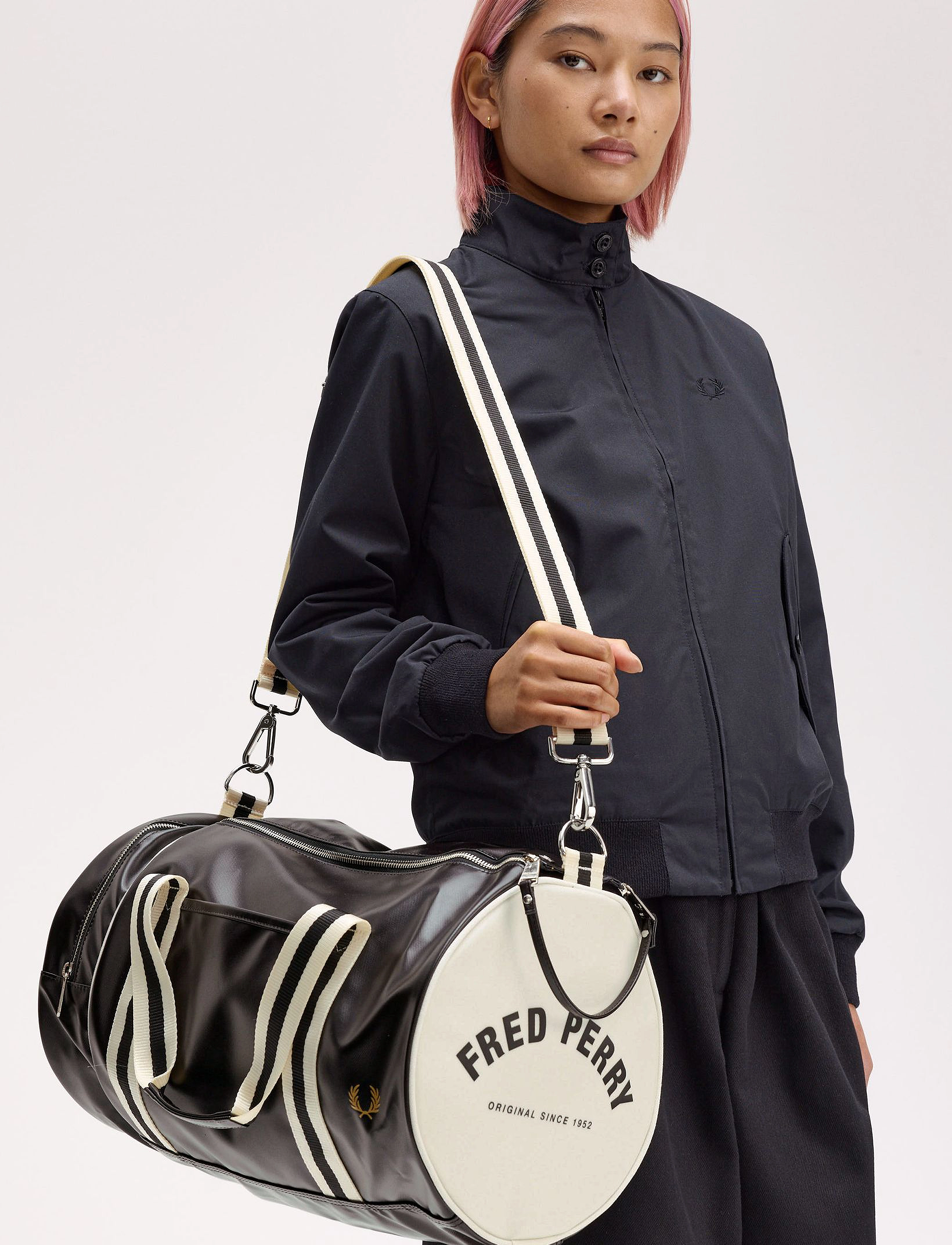 Fred Perry CLASSIC BARREL BAG - Sportstasker - BLACK/ECRU / black