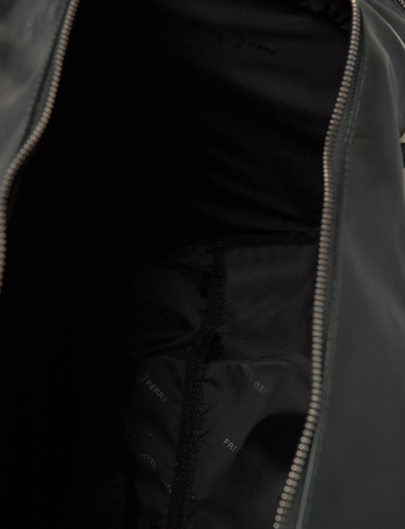 Fred Perry - CLASSIC BARREL BAG - overnight bags - night green/ecru - 4