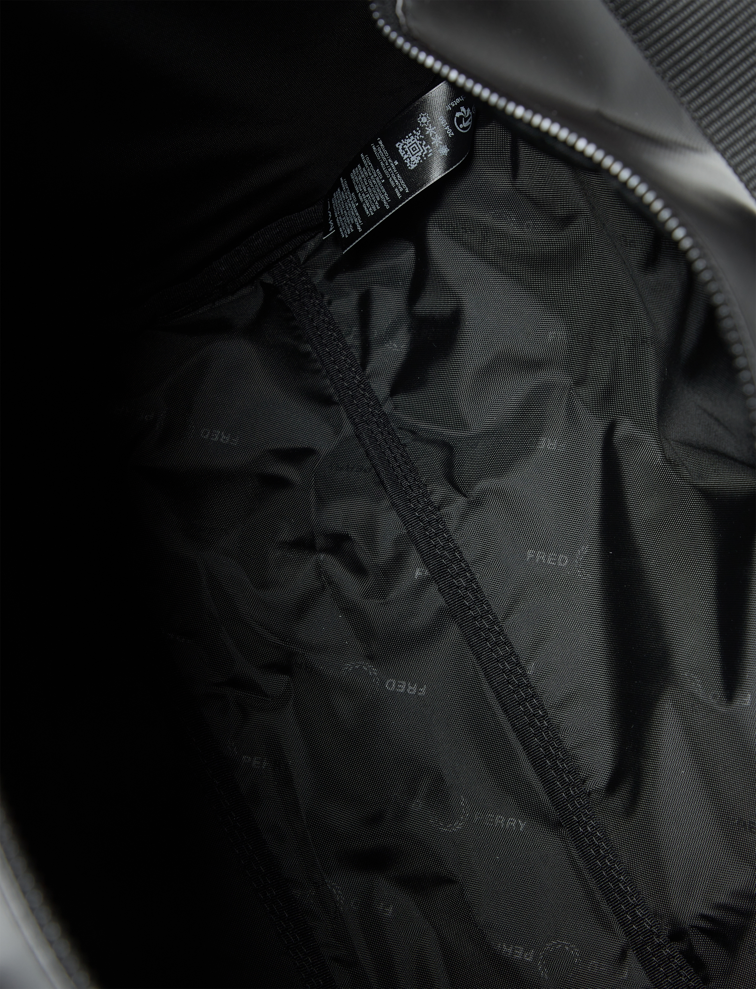 Fred Perry - TONAL CLASSIC BARREL BAG - black/gold - 4