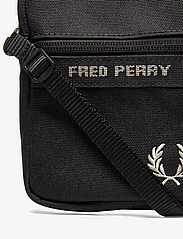 Fred Perry - FP TAPED SIDE BAG - kupuj według okazji - black/warm grey - 3