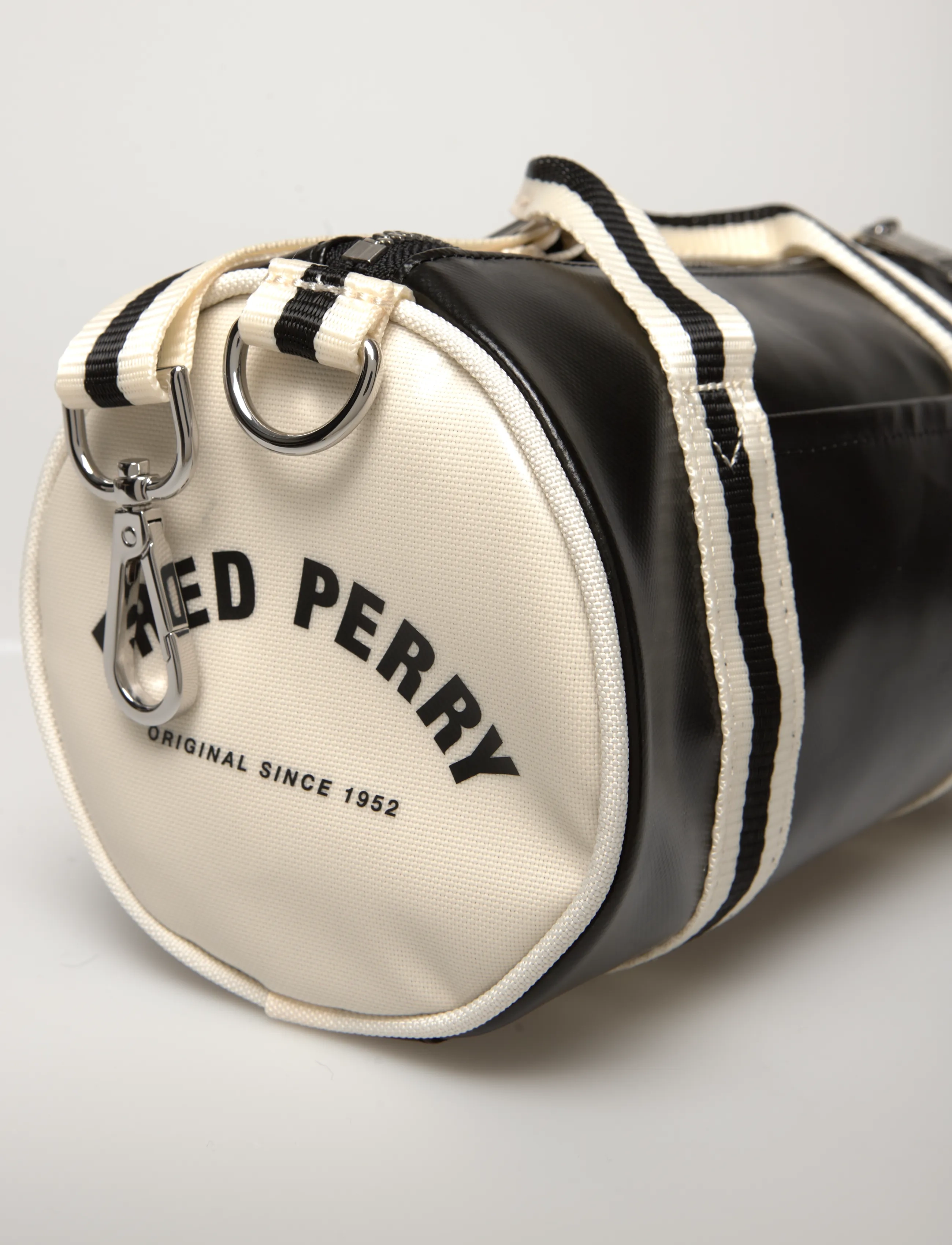 Fred Perry - CLASSIC MINI BARREL BAG - osta olukorra järgi - black/ecru - 3