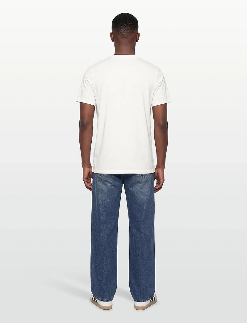 Fred Perry - TENNIS BADGE GRAPHIC TEE - alussärgid ja t-särgid - snow white - 4