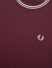 Fred Perry - TWIN TIPPED T-SHIRT - basis-t-skjorter - oxblood - 2