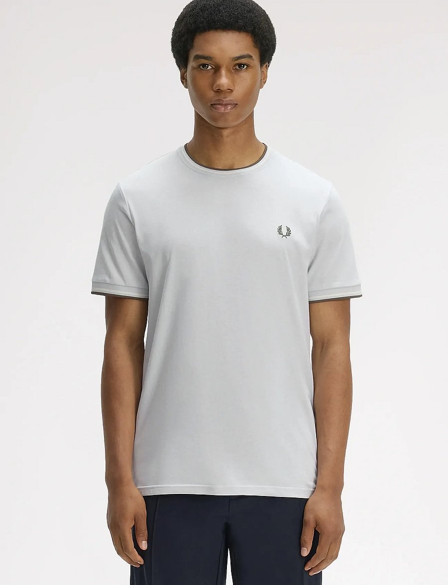 Fred Perry - TWIN TIPPED T-SHIRT - kurzärmelige t-shirts - dusky blue / ecru / laurel wre - 0