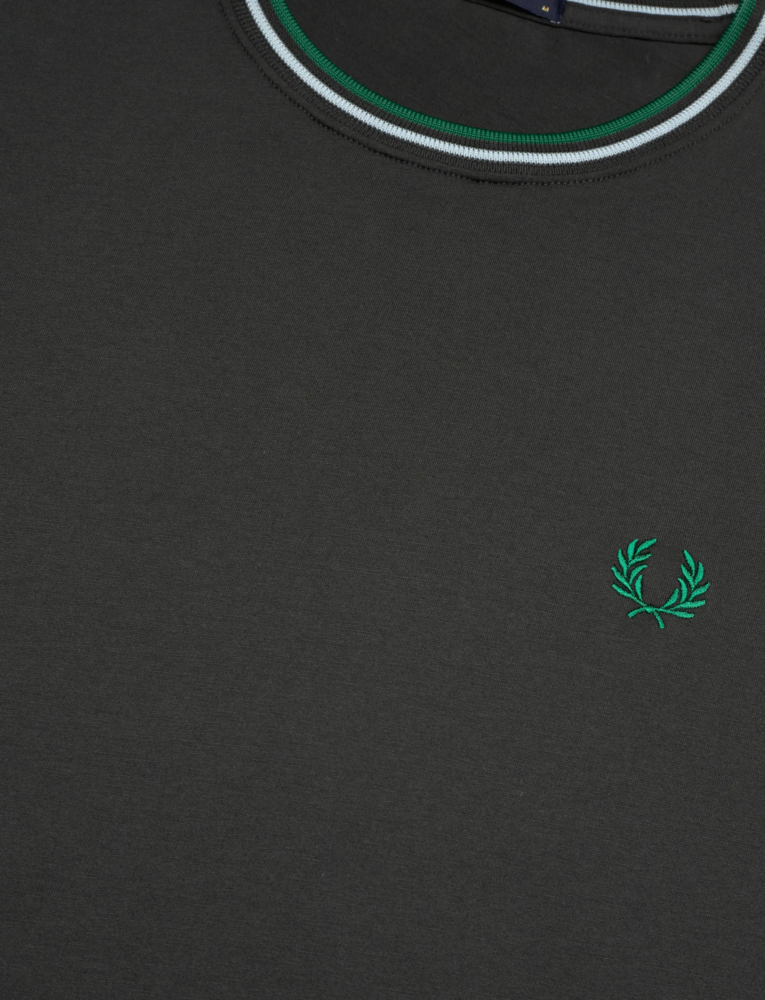 Fred Perry - TWIN TIPPED T-SHIRT - kurzärmelig - anchor grey / light ice / spor - 2