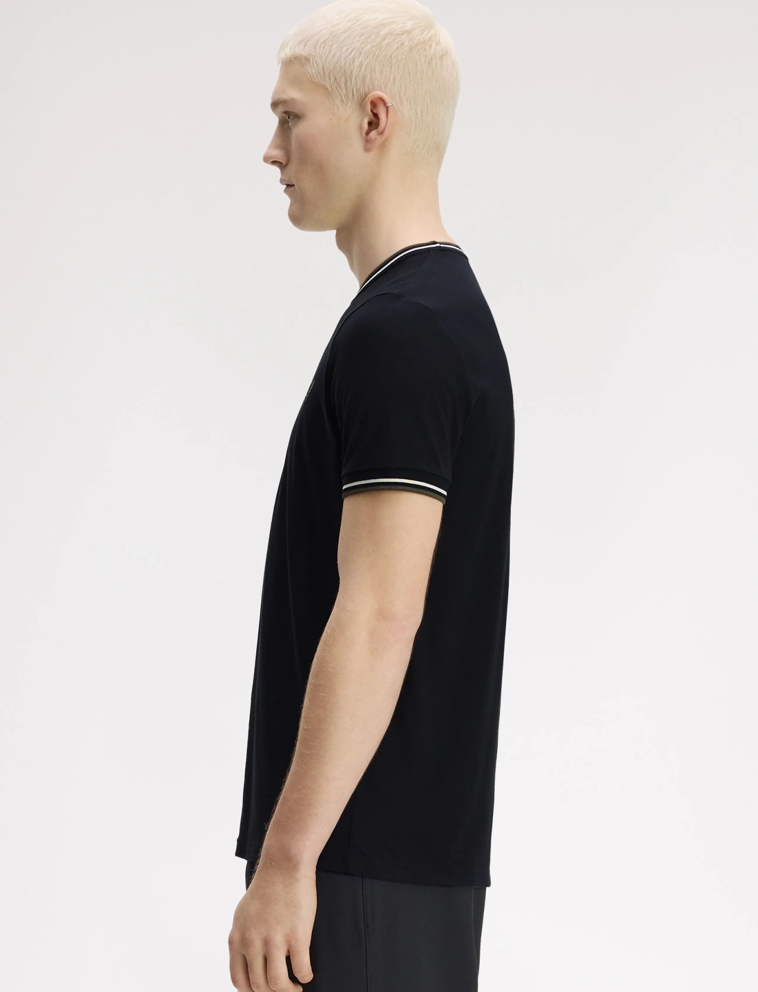 Fred Perry - TWIN TIPPED T-SHIRT - kurzärmelige t-shirts - blk/ecr/lrlwgren - 3