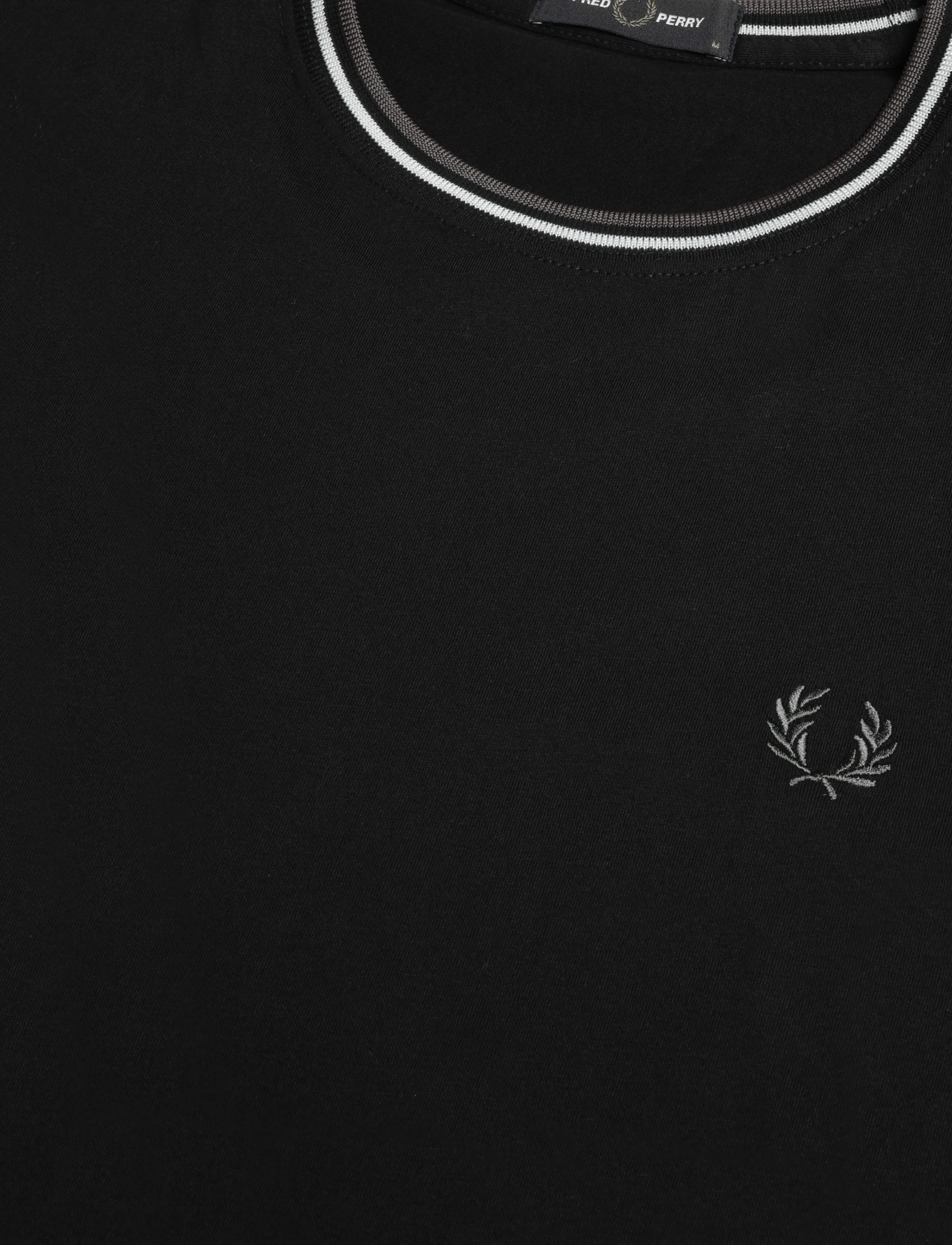 Fred Perry - TWIN TIPPED T-SHIRT - kurzärmelige t-shirts - blk/ecr/lrlwgren - 4
