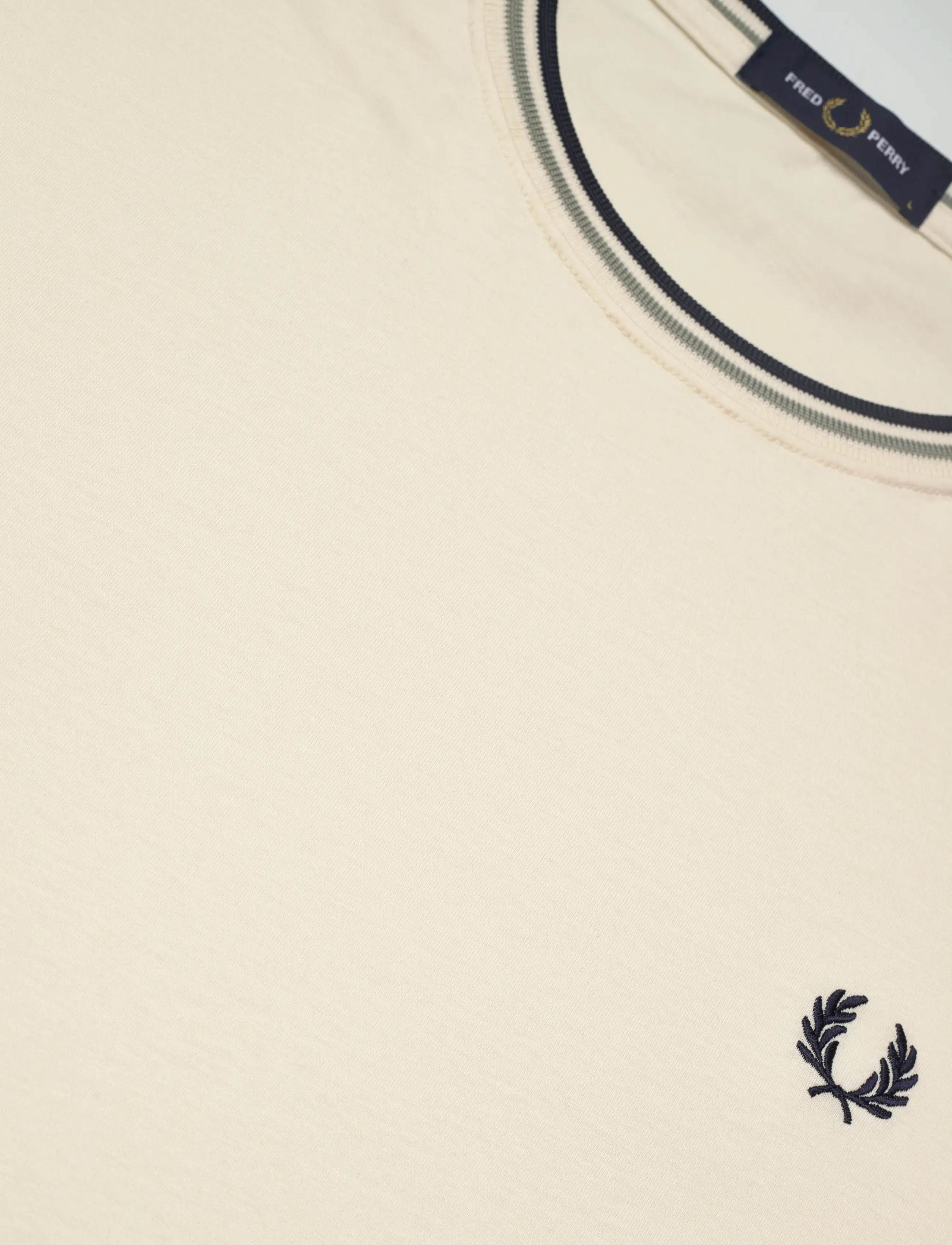 Fred Perry - TWIN TIPPED T-SHIRT - kortærmede t-shirts - ecr/seagrs/dkair - 2