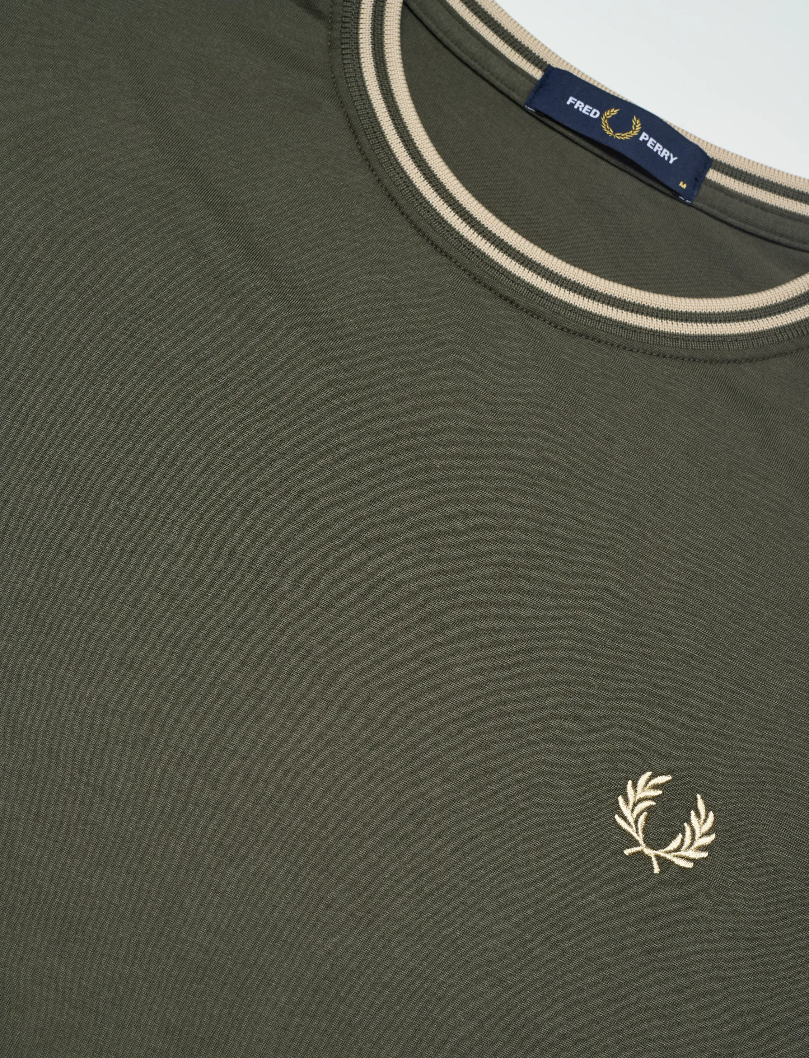 Fred Perry - TWIN TIPPED T-SHIRT - kortärmade t-shirts - fieldgreen/oatme - 5