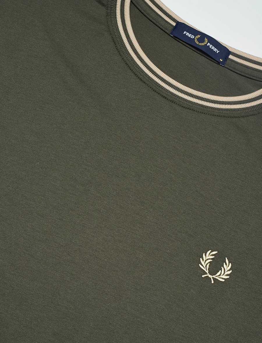 Fred Perry - TWIN TIPPED T-SHIRT - kortärmade t-shirts - fieldgreen/oatme - 5
