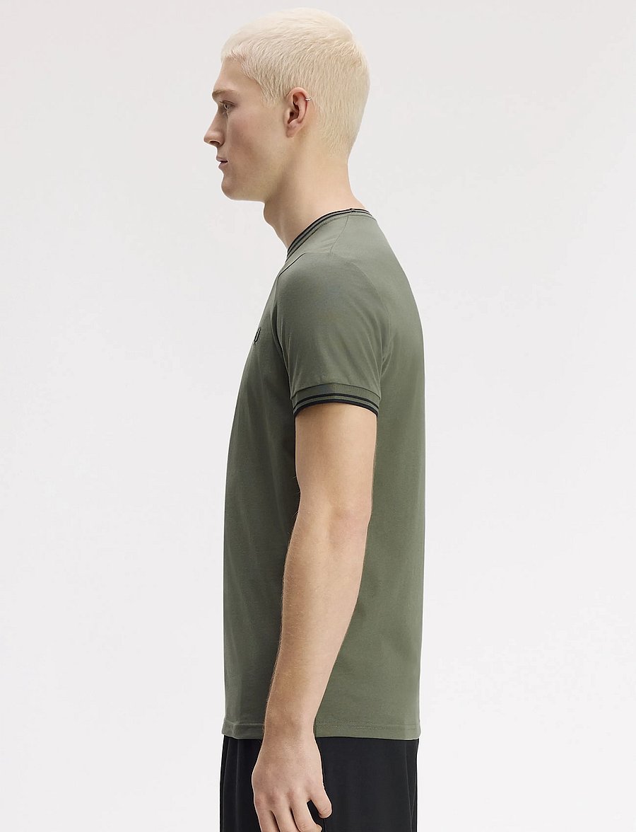 Fred Perry - TWIN TIPPED T-SHIRT - short-sleeved t-shirts - lrlwrthgreen/blk - 3