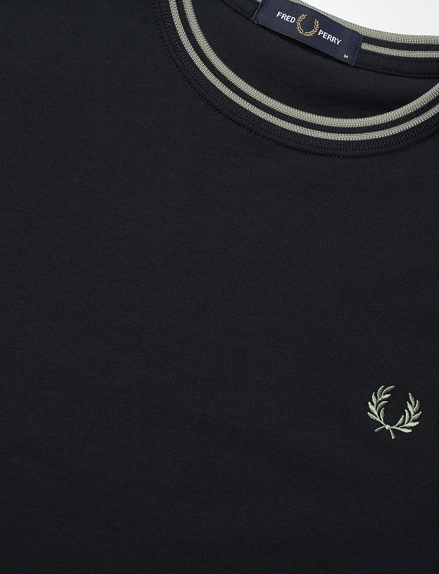 Fred Perry - TWIN TIPPED T-SHIRT - kurzärmelige t-shirts - navy/seagrass - 5