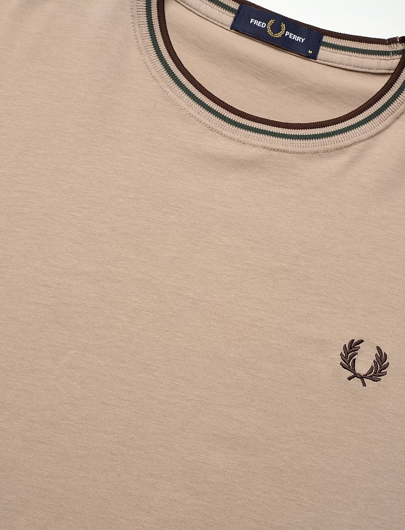Fred Perry - TWIN TIPPED T-SHIRT - kortærmede t-shirts - wrmot/crtgr/btob - 2