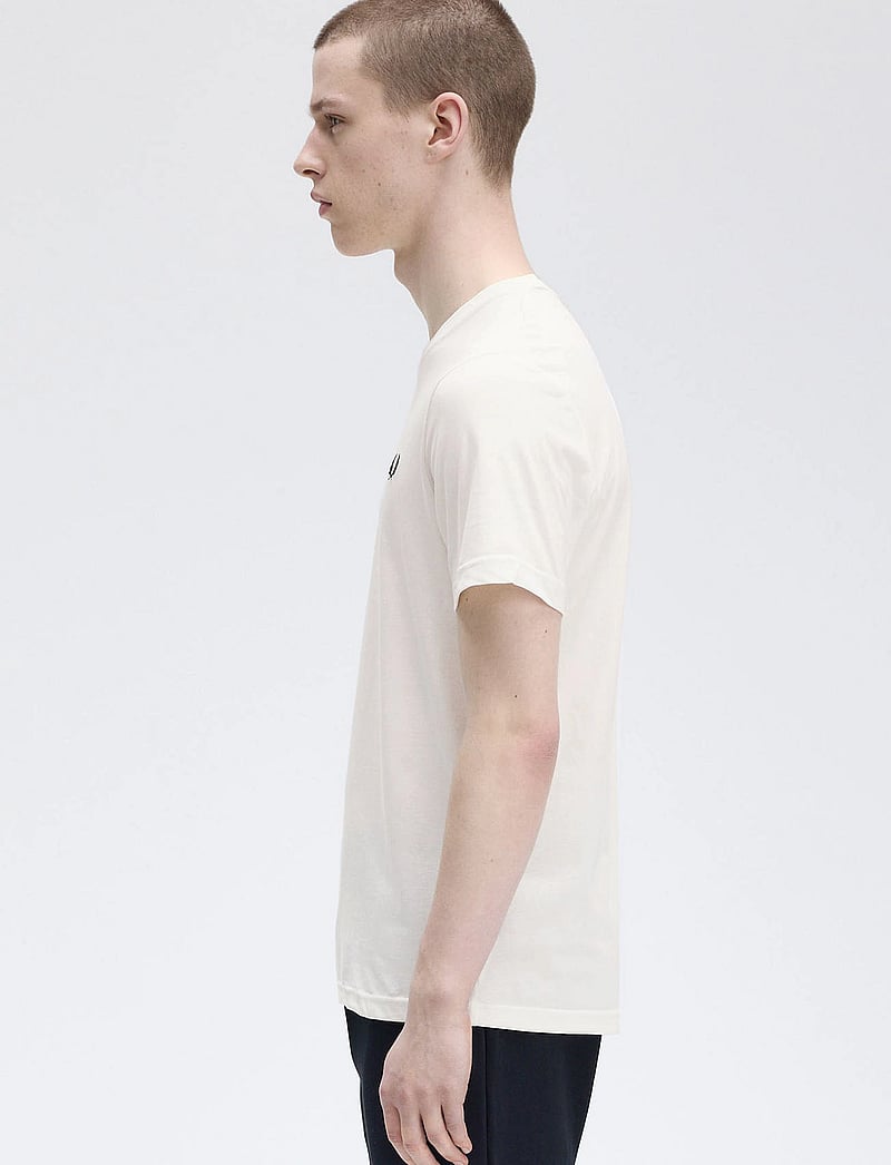 Fred Perry - CREW NECK T-SHIRT - kortærmede t-shirts - snow white - 3