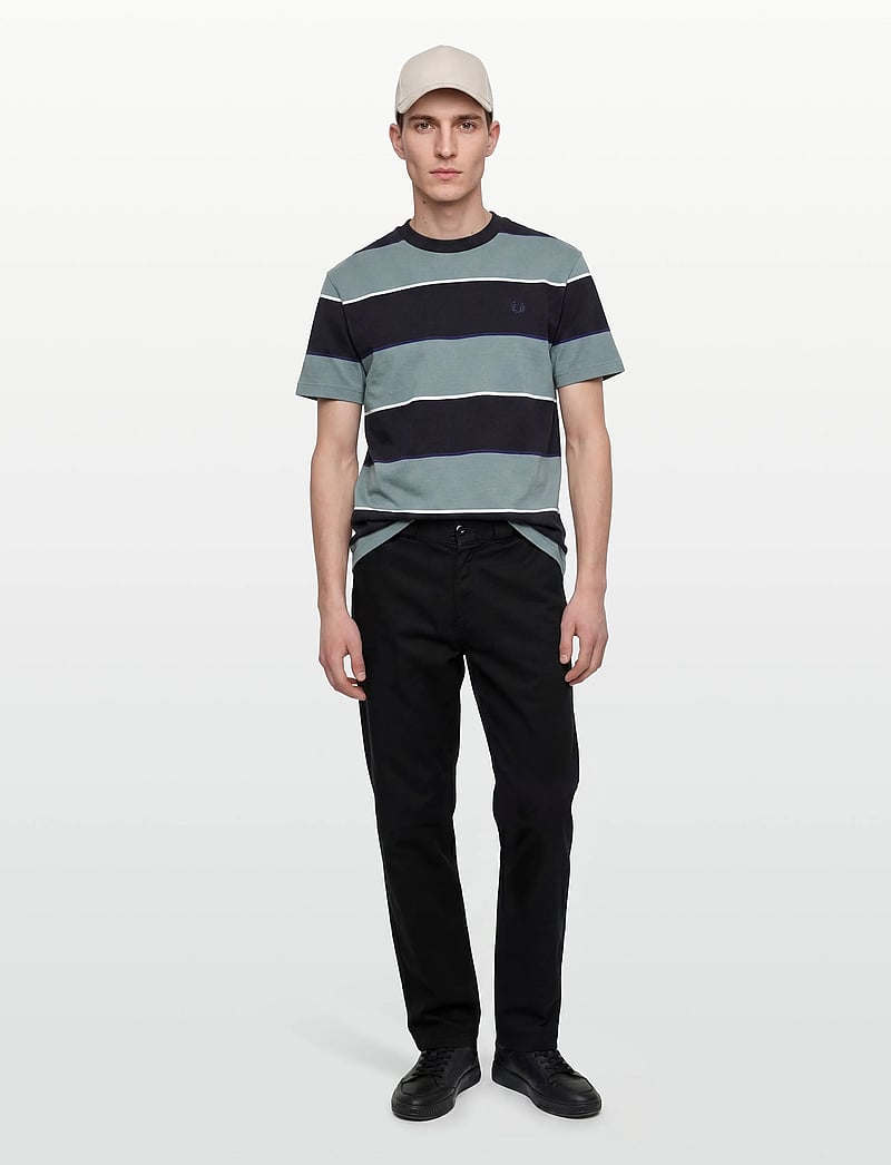 Fred Perry - STRIPED RELAXED T-SHIRT - kurzärmelig - stockport blue - 0