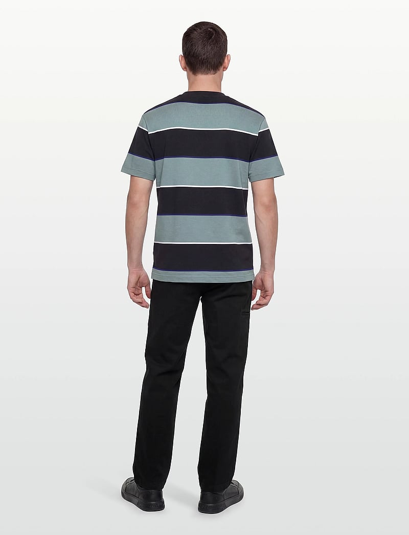 Fred Perry - STRIPED RELAXED T-SHIRT - kurzärmelig - stockport blue - 4