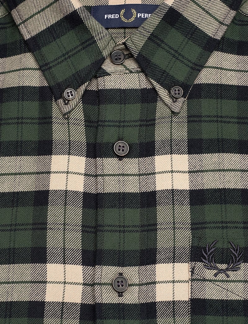 Fred Perry - BRUSHED TWILL TARTAN SHIRT - ternede skjorter - court green - 2