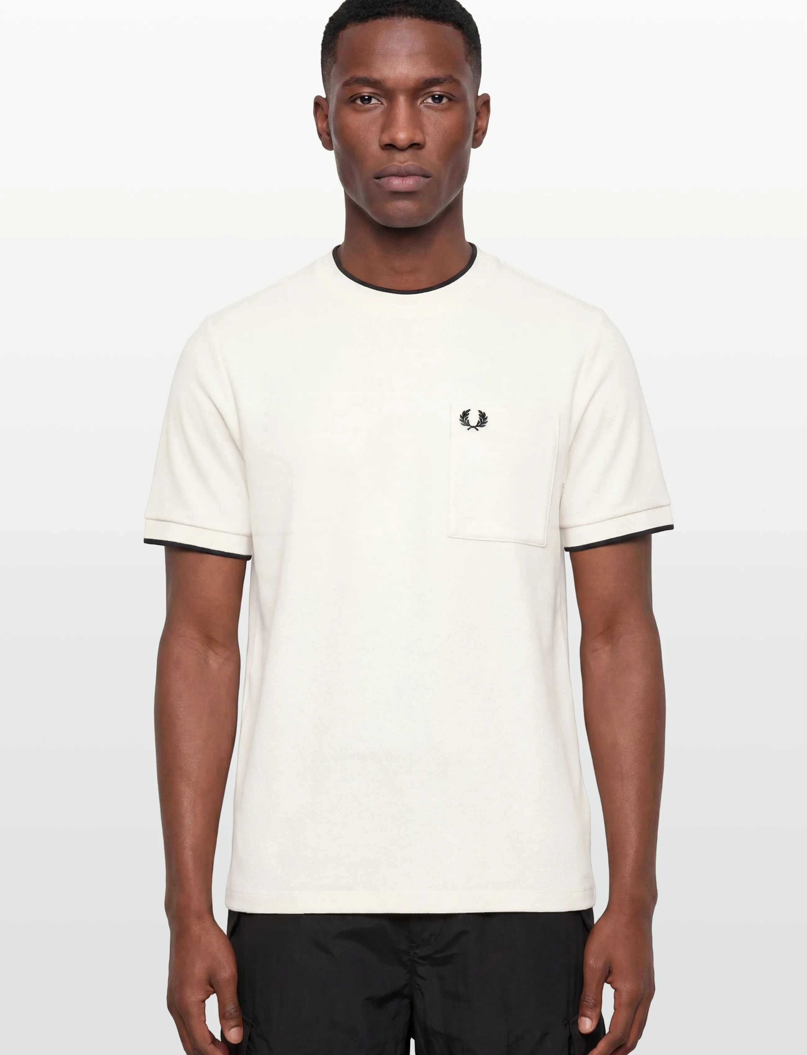 Fred Perry - POCKET DETAIL PIQUE T-SHIRT - kortærmede t-shirts - snow white - 3