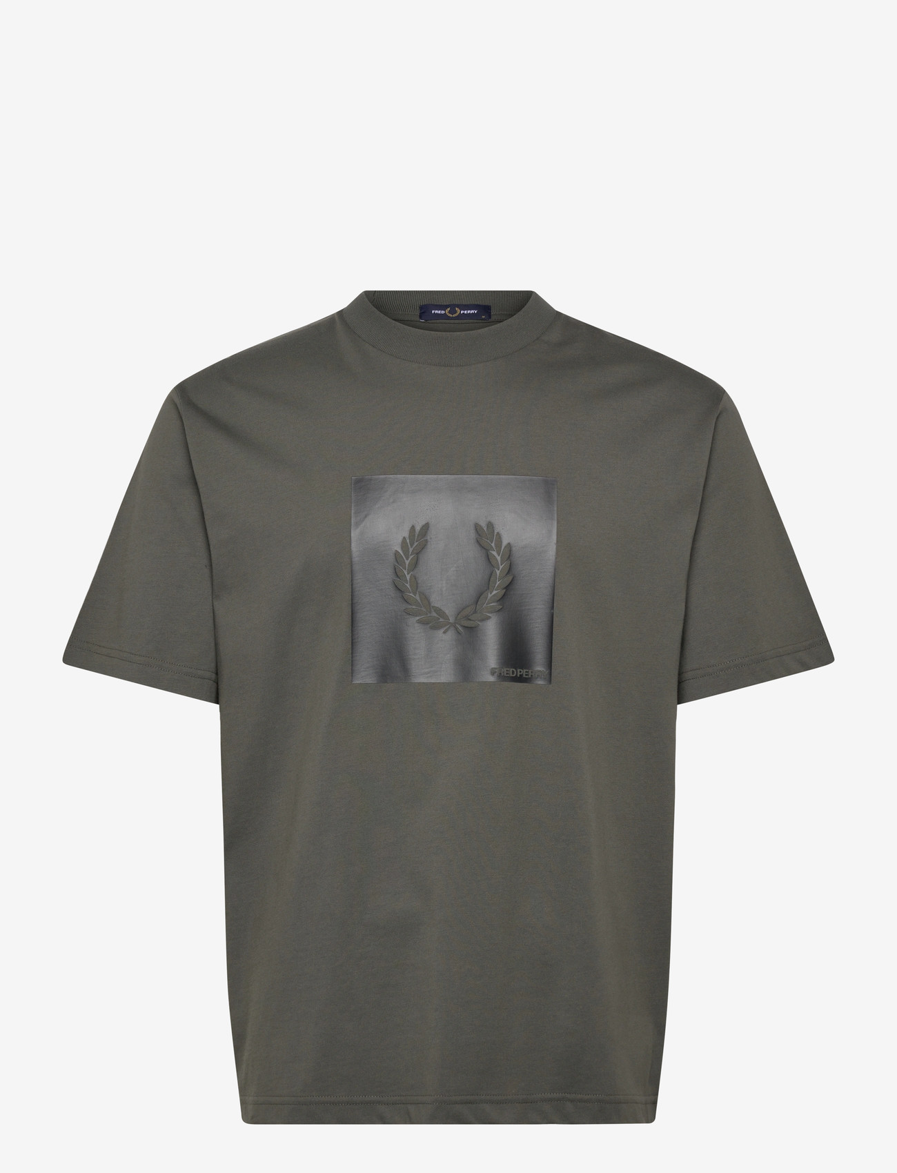 Fred Perry - BOX GRAPHIC T-SHIRT - lühikeste varrukatega t-särgid - field green - 0