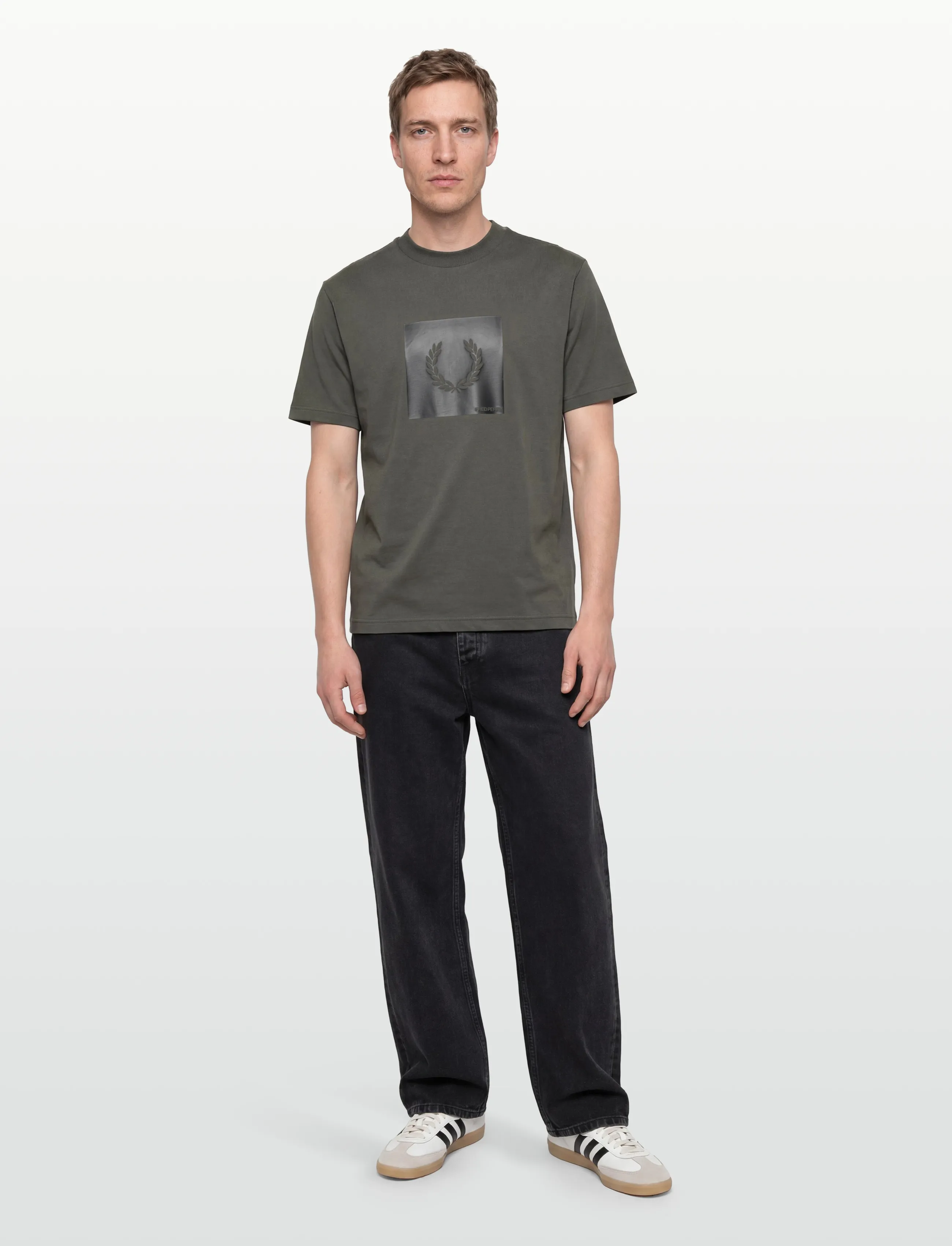 Fred Perry BOX GRAPHIC T-SHIRT - Fred Perry - FIELD GREEN / khaki/green