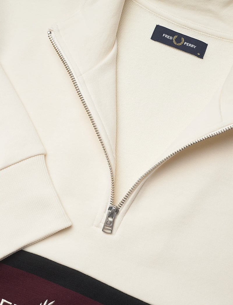 Fred Perry - EMBROIDERED PANEL HALF ZIP SWE - shop efter anledning - ecru - 2