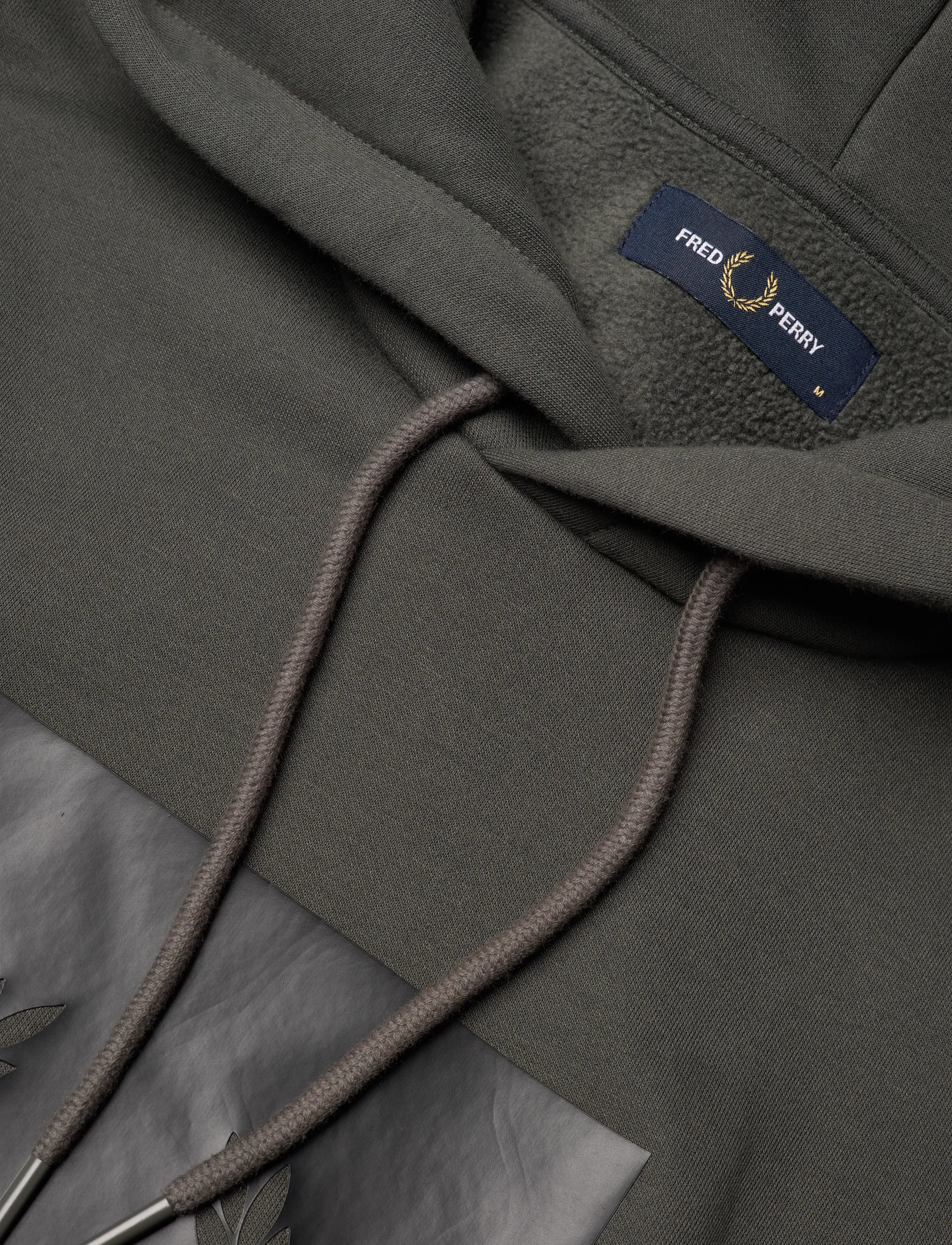 Fred Perry - BOX GRAPHIC HOODED SWEATSH - hættetrøjer - field grn/black - 5