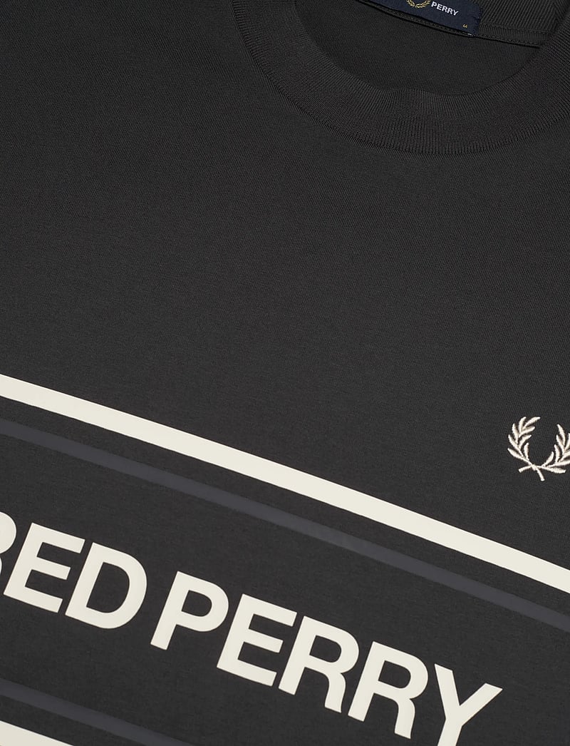 Fred Perry - FRED PERRY GRAPHIC TEE - kortärmade t-shirts - anchor grey - 4