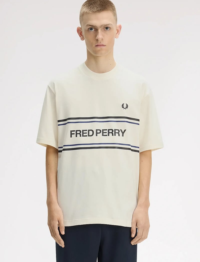 Fred Perry - FRED PERRY GRAPHIC TEE - kortärmade t-shirts - ecru - 0
