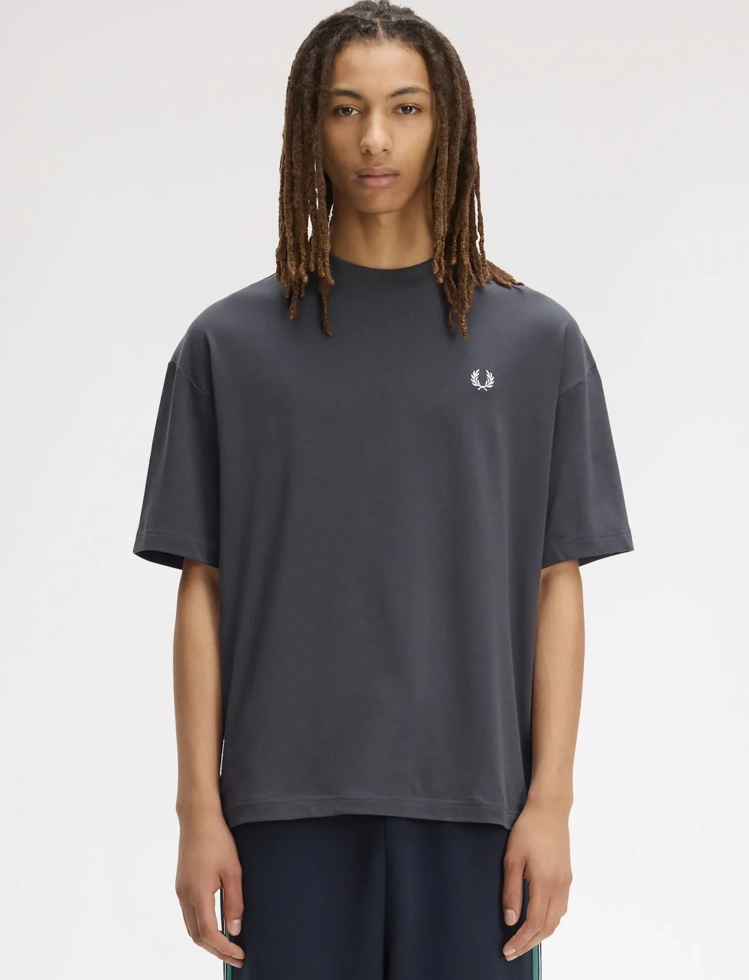 Fred Perry BACK PRINT LAUREL WREATH TEE - Fred Perry - ANCHOR GREY / grey