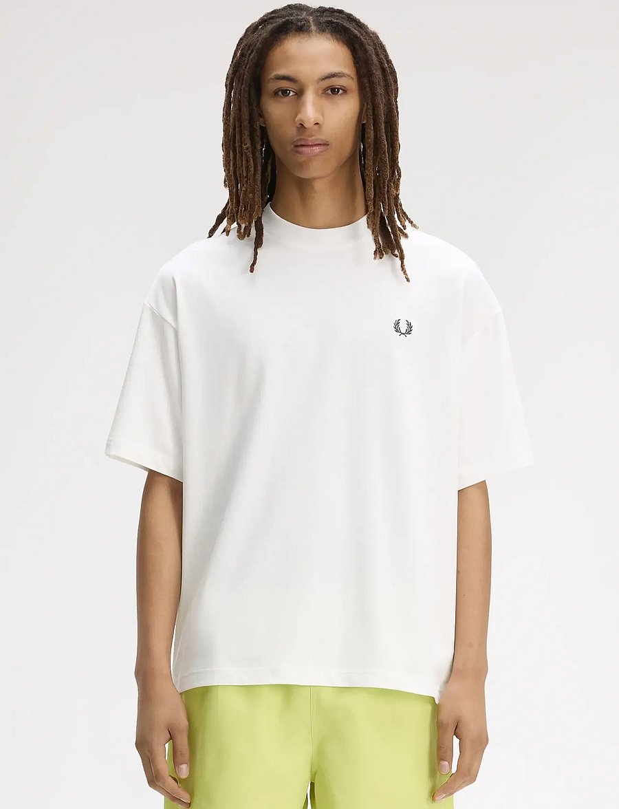 Fred Perry - BACK PRINT LAUREL WREATH TEE - kurzärmelige t-shirts - snow white - 0