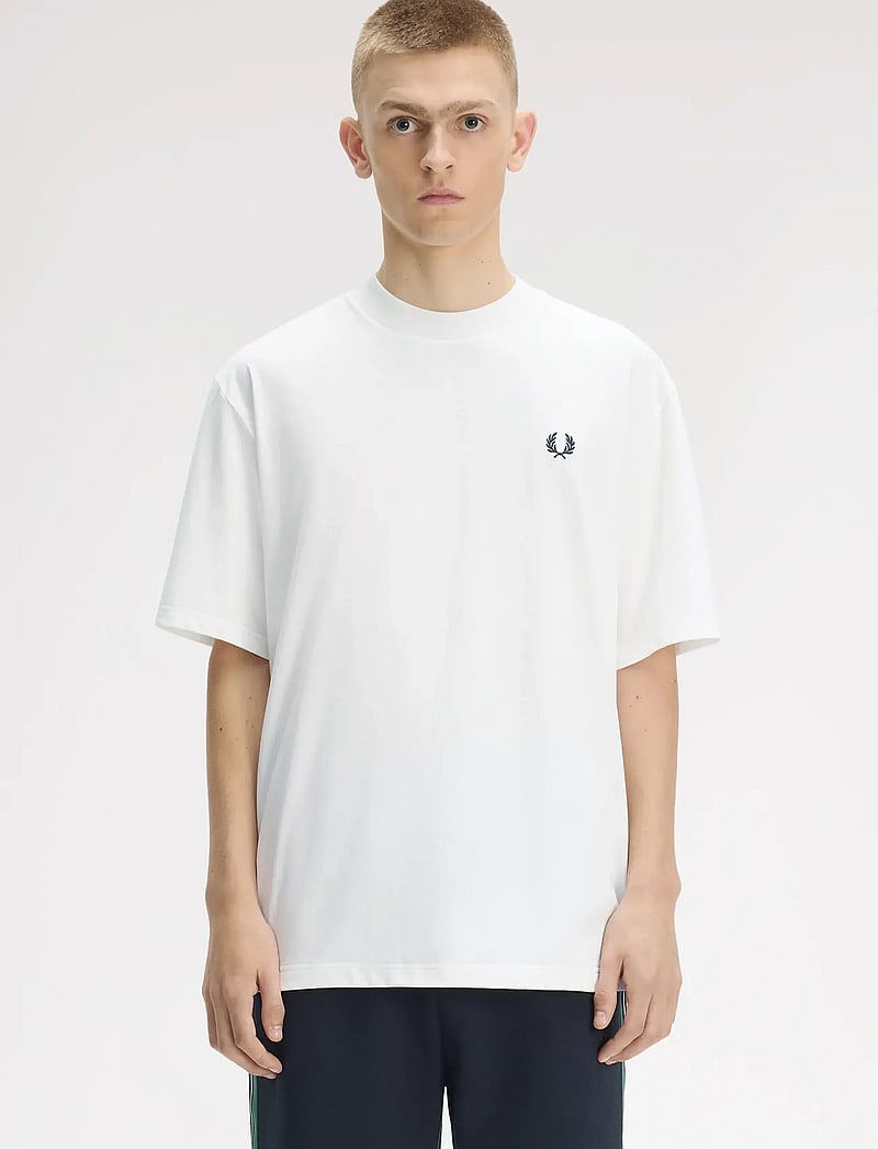 Fred Perry - BACK PRINT FRED PERRY TEXT TEE - kortärmade t-shirts - snow white - 0