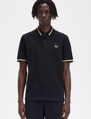 Fred Perry - SINGLE TIPPED FP SHIRT - kortærmede poloer - black/champ. - 2