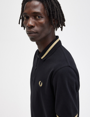 Fred Perry - SINGLE TIPPED FP SHIRT - kortærmede poloer - black/champ. - 3