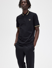 Fred Perry - SINGLE TIPPED FP SHIRT - kortermede - black/champ. - 4