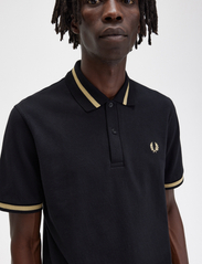 Fred Perry - SINGLE TIPPED FP SHIRT - kortærmede poloer - black/champ. - 5