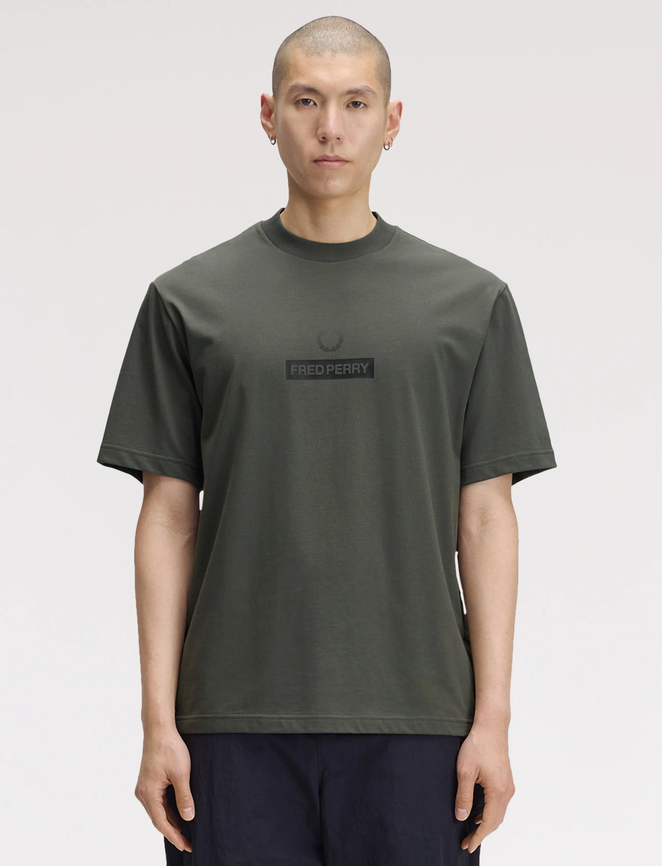 Fred Perry FRED PERRY GRAPHIC T-SHIRT - Fred Perry - FIELD GREEN / khaki/green