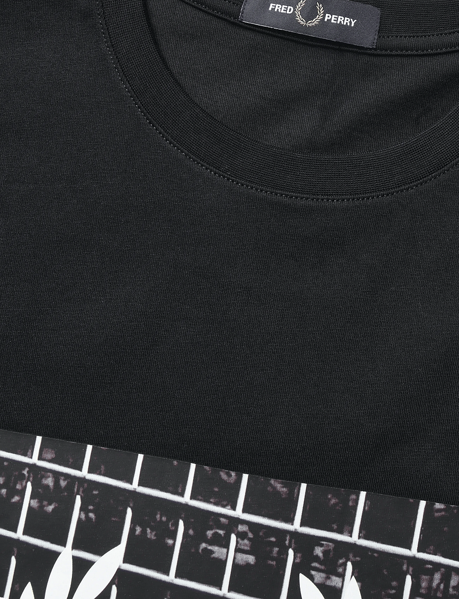 Fred Perry - LAUREL WREATH GRAPHIC TSHIRT - kurzärmelige t-shirts - black - 2